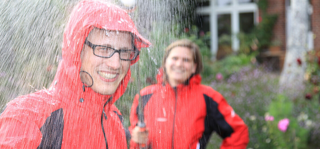 Regenbekleidung wird getestet